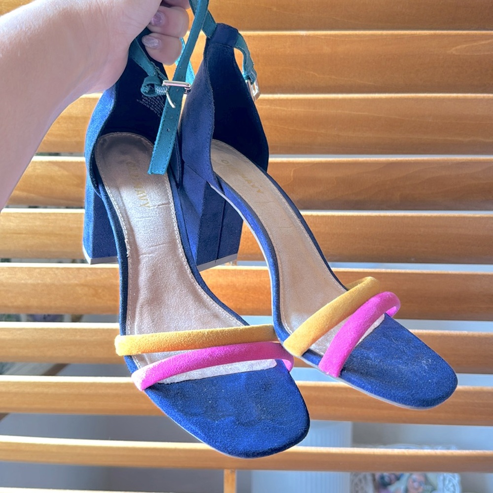 Multicolored suede heels